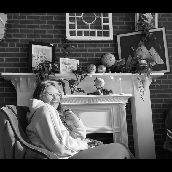 Meet your Posher, April - Picture 1 of 1